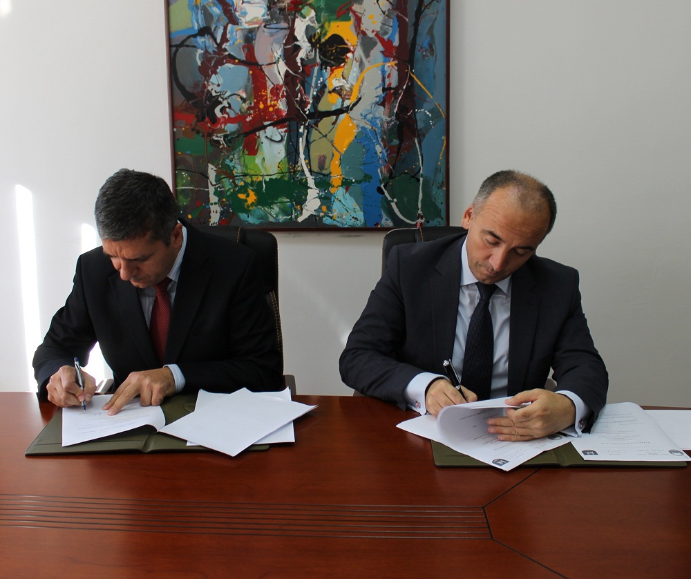 Nënshkruhet marrëveshje bashkëpunimi në mes të Universitetit “Haxhi Zeka” dhe Komunës së Pejës