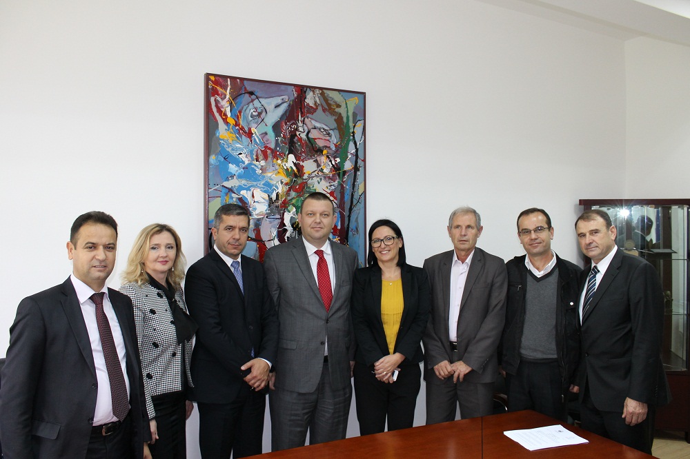 U nënshkrua marrëveshje bashkëpunimi në mes të Universitetit “Haxhi Zeka” në Pejë dhe Universitetit të Gjilanit “Kadri Zeka”