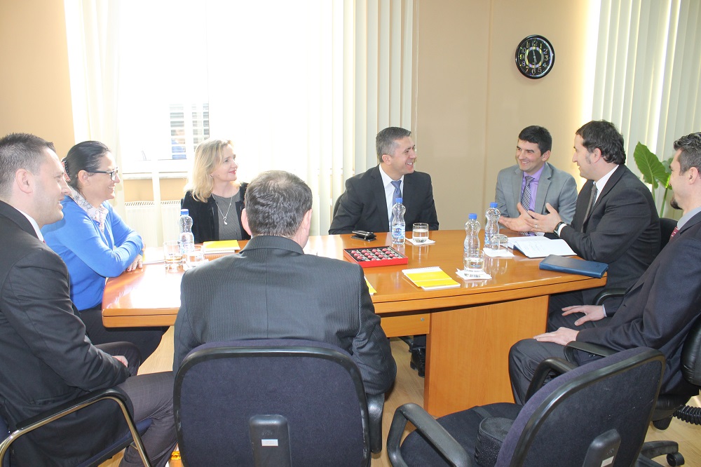 Menaxhmenti i Universitetit “Haxhi Zeka” vizitoi Postën e Kosovës në Pejë