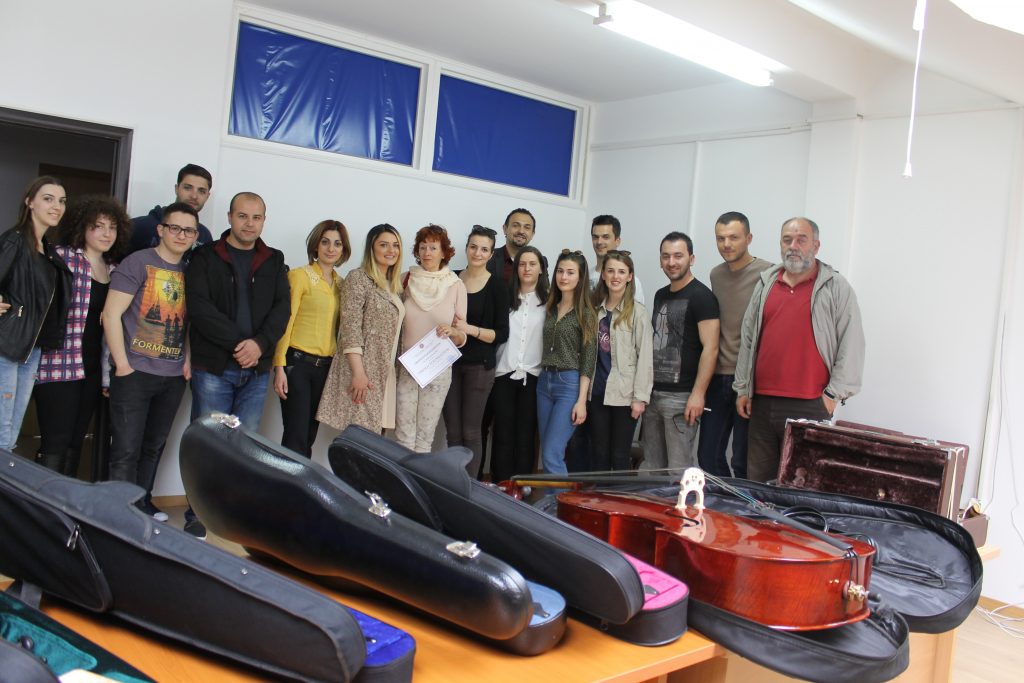 Fondacioni “Pirolo Foundation” dhuron Universitetit “Haxhi Zeka” instrumente muzikore