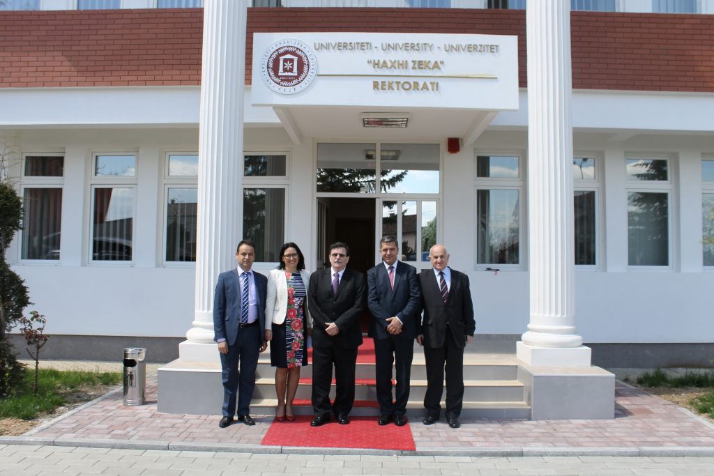 Ambasadori kroat vizitoi Universitetin “Haxhi Zeka” në Pejë