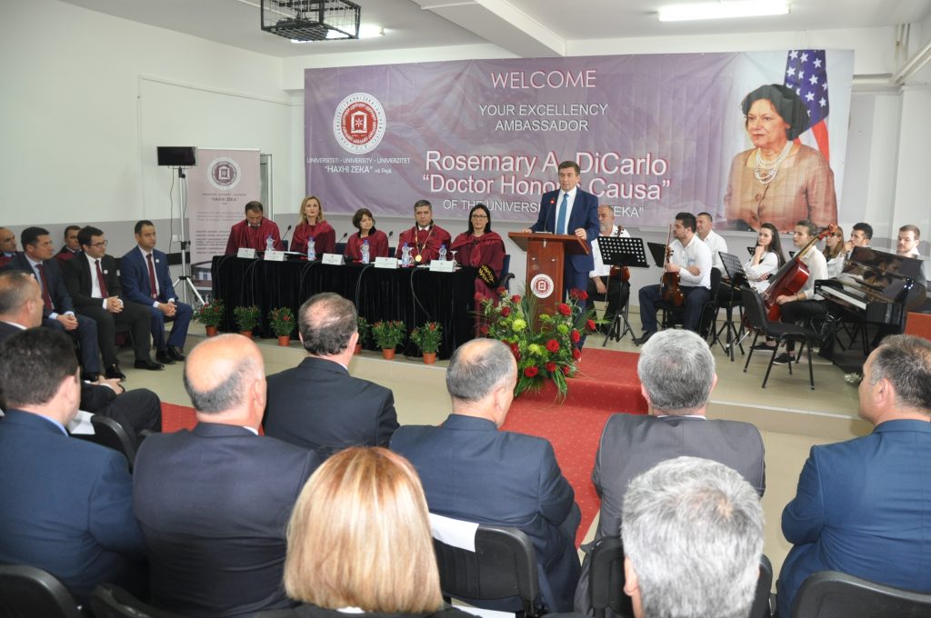 Doctor Honoris Causa Rosemary A. DiCarlo në ceremoninë e nderimit në Universitetin Haxhi Zeka