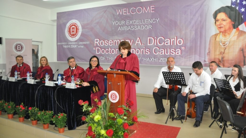 Doctor Honoris Causa Rosemary A. DiCarlo në ceremoninë e nderimit në Universitetin Haxhi Zeka