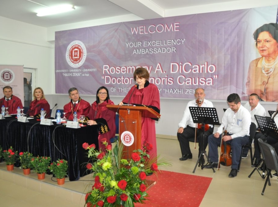 Doctor Honoris Causa Rosemary A. DiCarlo në ceremoninë e nderimit në Universitetin Haxhi Zeka