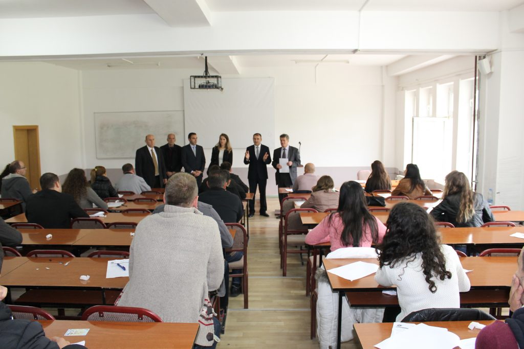 U.d Rektori vizitoj njësit akademike gjatë provimit pranues në studimet master