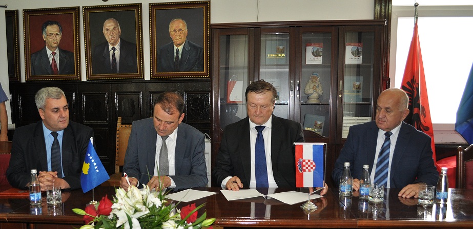 Universiteti “Haxhi Zeka” nënshkruan marrëveshje me Universitetin e Zagrebit!