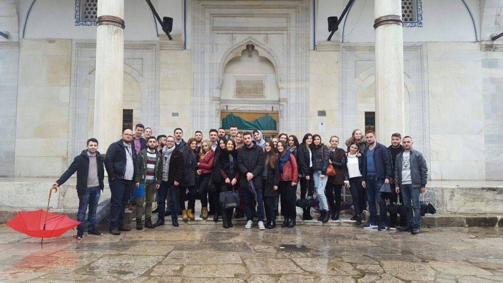 Vizitë në Universitetin e Shkupit