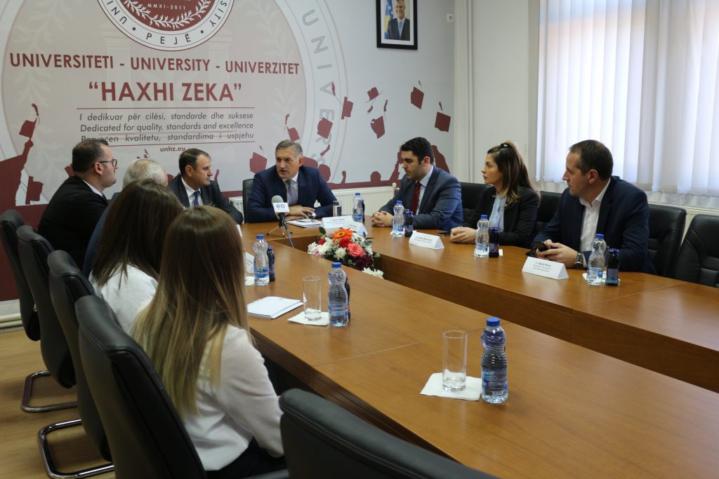Ministri z. Besim Beqaj, vizitoi Universitetin “Haxhi Zeka”