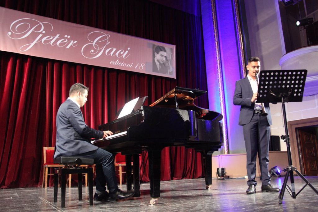 Studenti Rexhep Karaqi fitues i çmimit absolut ne garat Pjeter Gaci