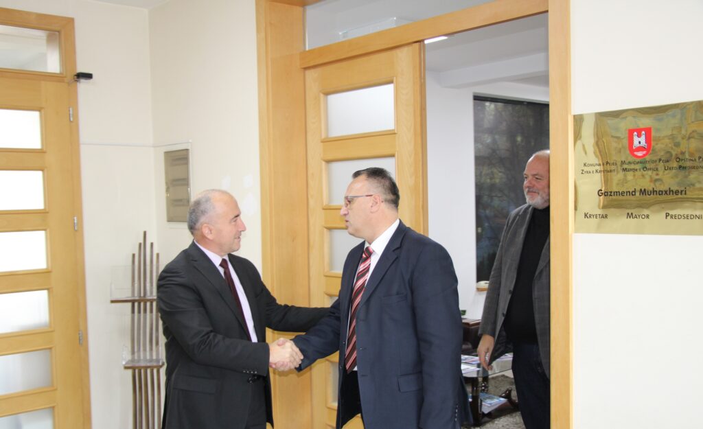 UHZ management formally meets with the Mayor of Peja Municipality and his associates