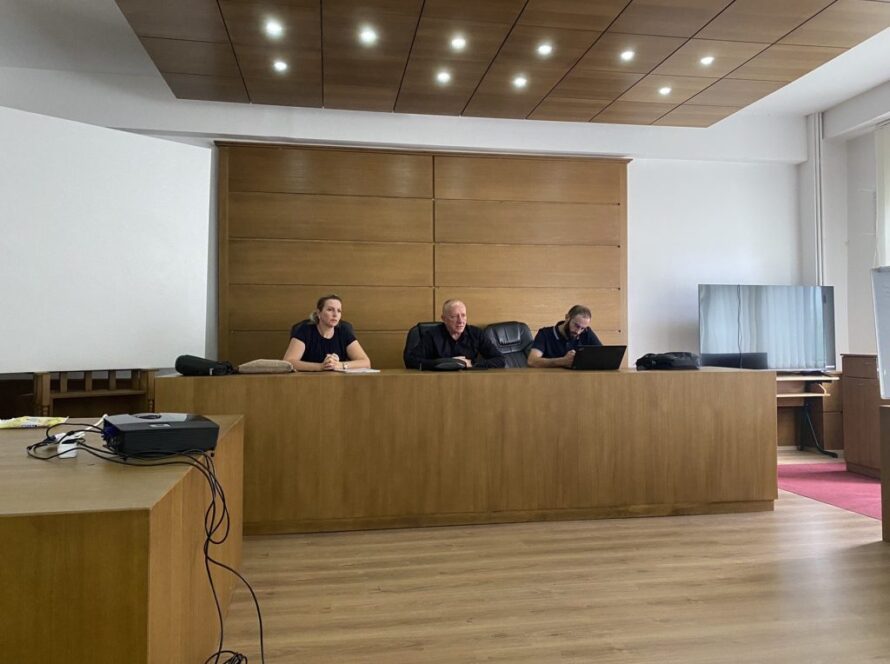 takim informues/trajnues me studentet e pranuar ne kliniken reale ligjore ne fakultetin juridik, uhz