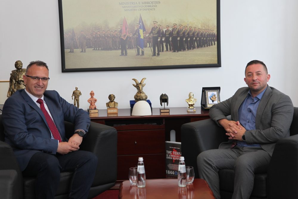 Rektori i UHZ-së në takim pune me ministrin e mbrojtjes së Republikës së Kosovës Z. Armend Mehaj