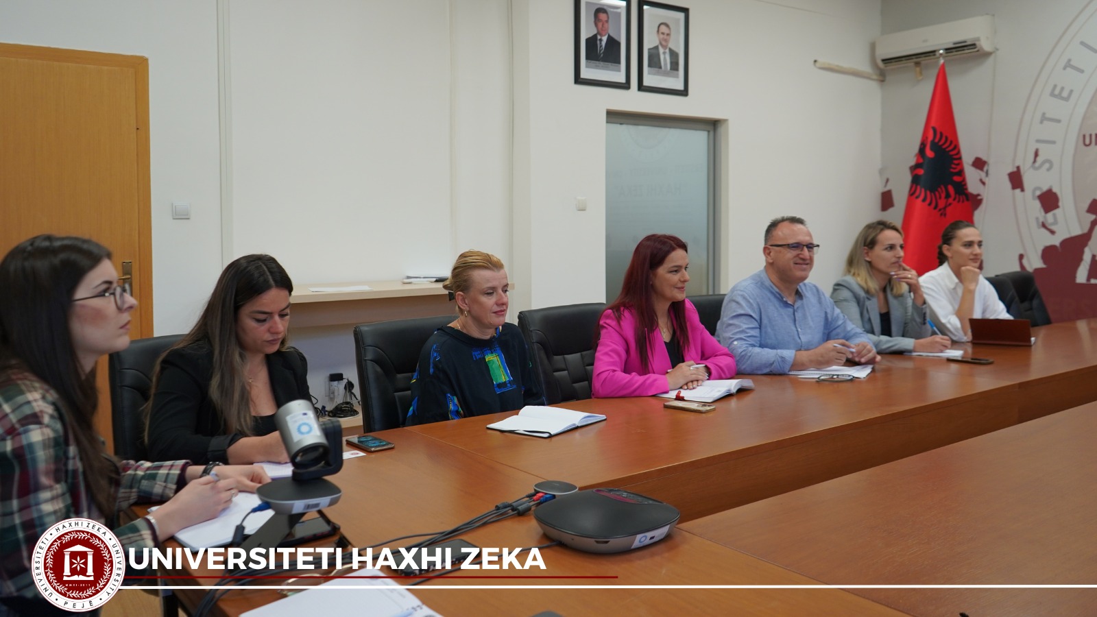 Rektori Krasniqi duke prezentuar punen e Universitetit dhe angazhimin e vazhdueshem per permiresim