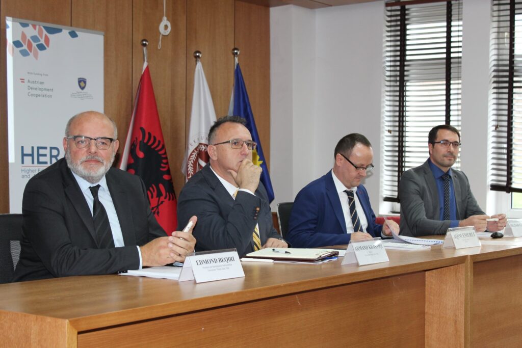 Përfaqësuesit e HERAS+ gjatë takimit me stafin e UHZ-së