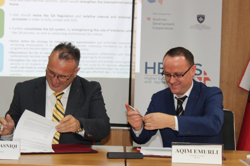 Përfaqësuesit e HERAS+ gjatë takimit me stafin e UHZ-së