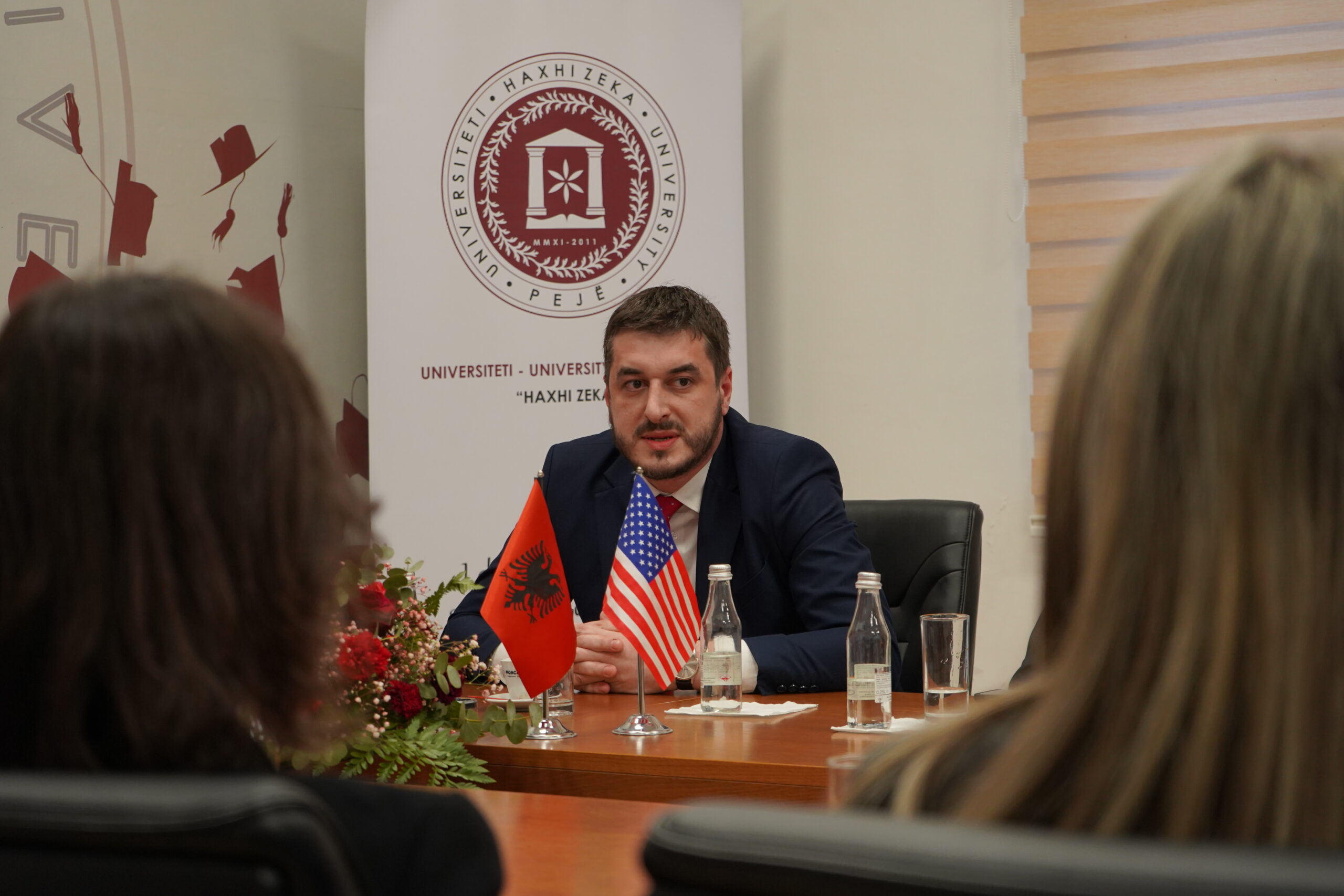 Ministrja Arbërie Nagavci gjatë vizitës në Universitetin “Haxhi Zeka” në Pejë