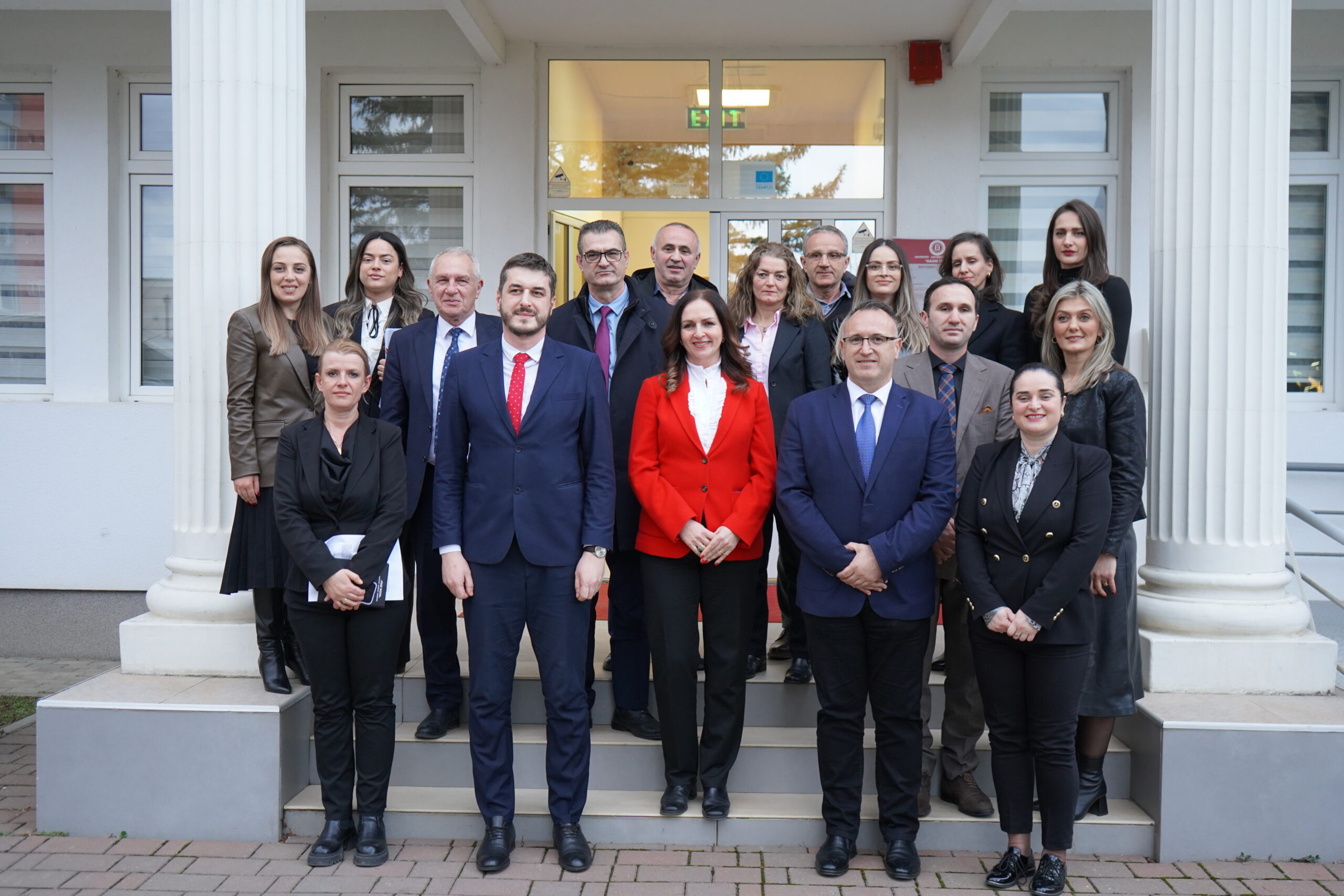 Ministrja Arbërie Nagavci gjatë vizitës në Universitetin “Haxhi Zeka” në Pejë