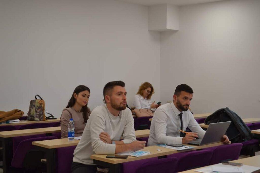 Prof. Fisnik Morina dhe studentët e UHZ në konferencë ndërkombëtare për financa