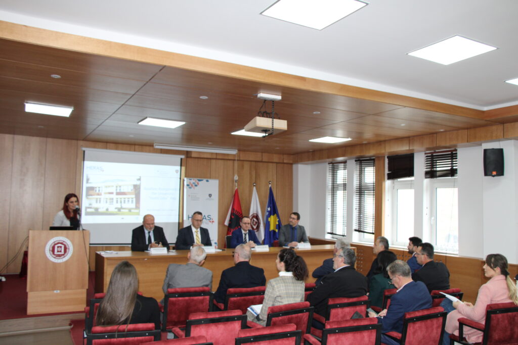 Përfaqësuesit e HERAS+ gjatë takimit me stafin e UHZ-së
