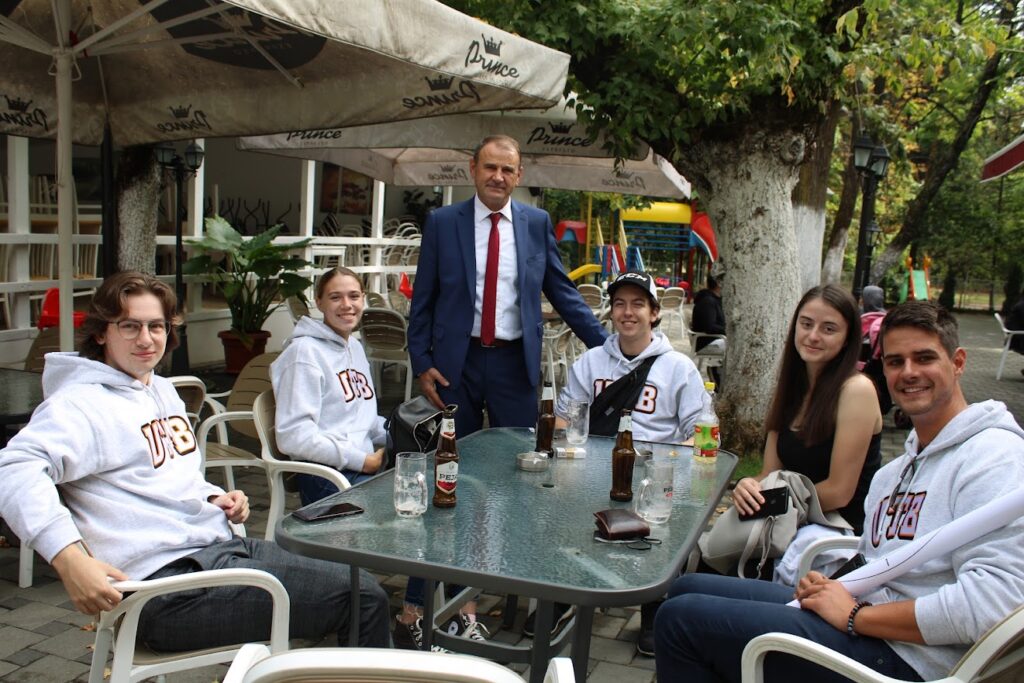 Studentë dhe përfaqësues nga vendet evropiane në punëtorinë e projektit NAWA në Universitetin “Haxhi Zeka” për zhvillimin e kompetencave kulturore.
