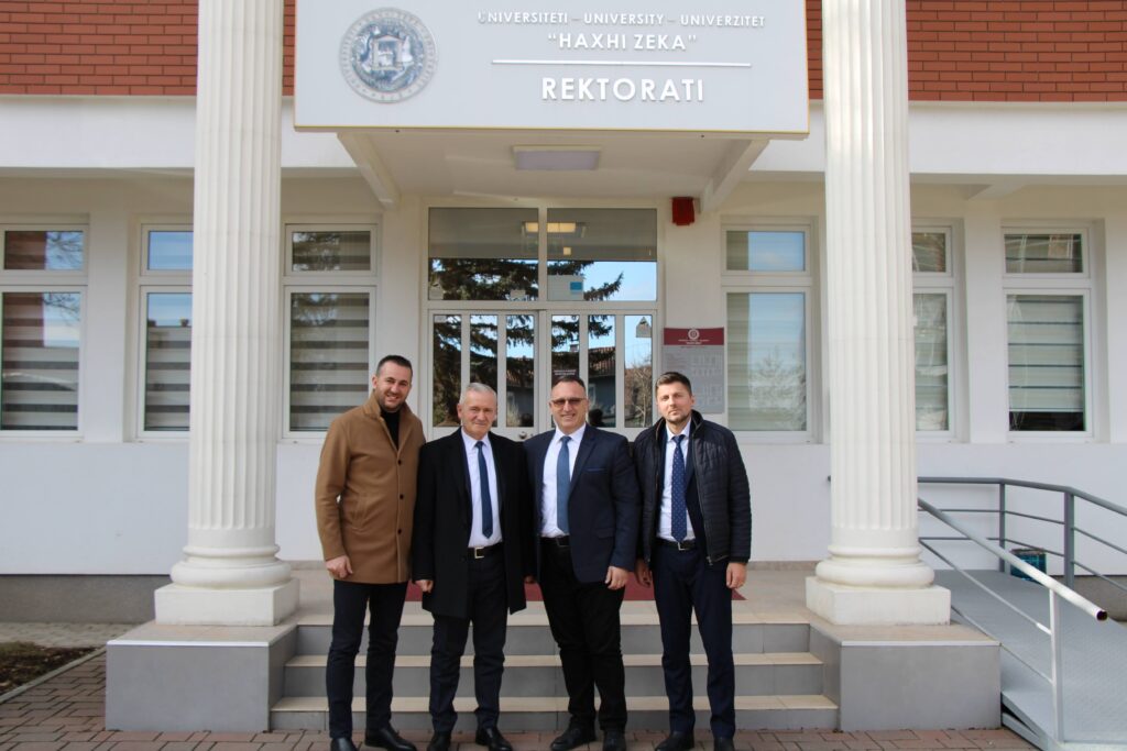 Rektori i UHZ dhe Kryetari i Klinës gjatë vizitës në kampus