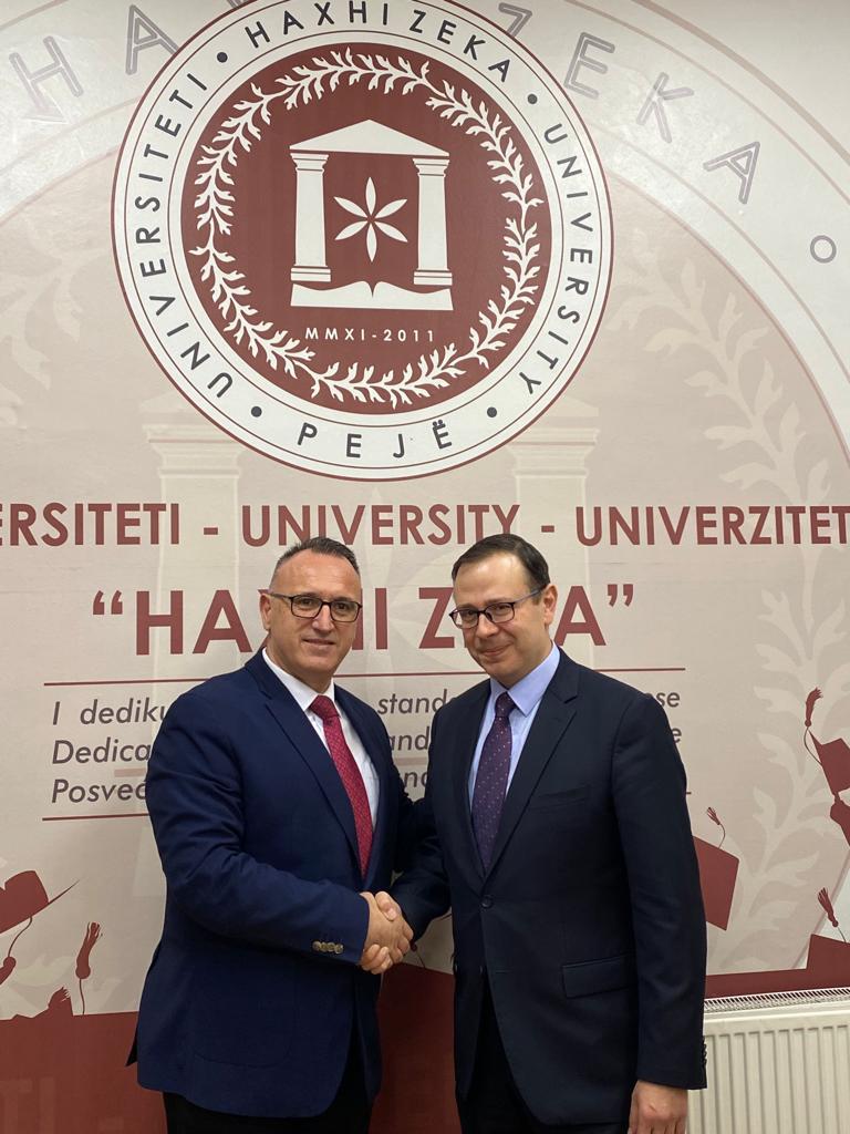 Rektori i UHZ me Ambasadorin e Turqisë Z. Tunç Angili gjatë takimit zyrtar