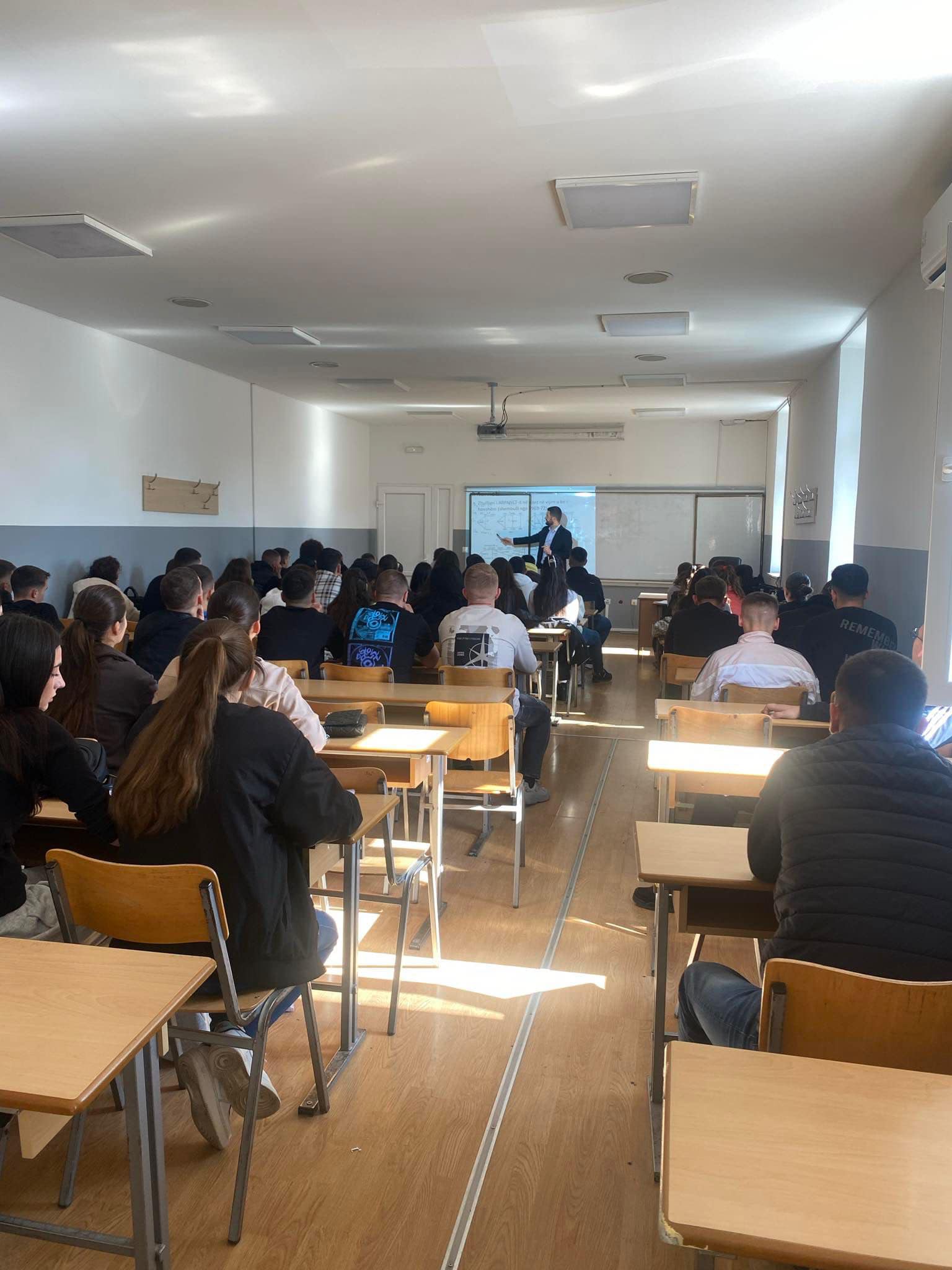 Universiteti “Haxhi Zeka” HAP NJË KAPITULL TË RI NË EDUKIMIN UNIVERSITAR!