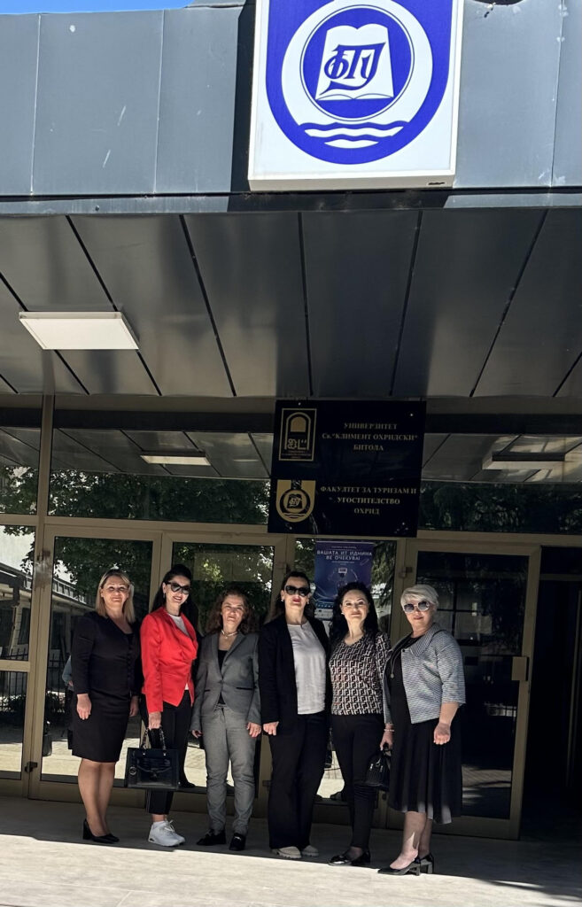 Stafi akademik dhe administrativ i UHZ gjatë vizitës në Universitetin Shën Klementi në Ohër