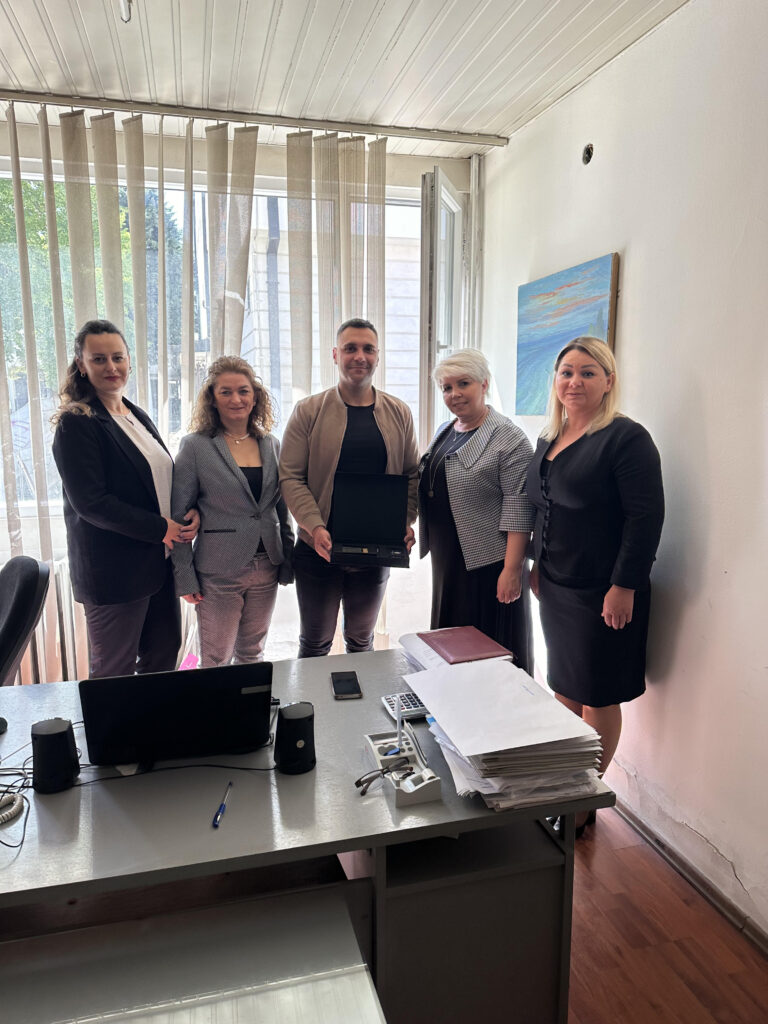 Stafi akademik dhe administrativ i UHZ gjatë vizitës në Universitetin Shën Klementi në Ohër