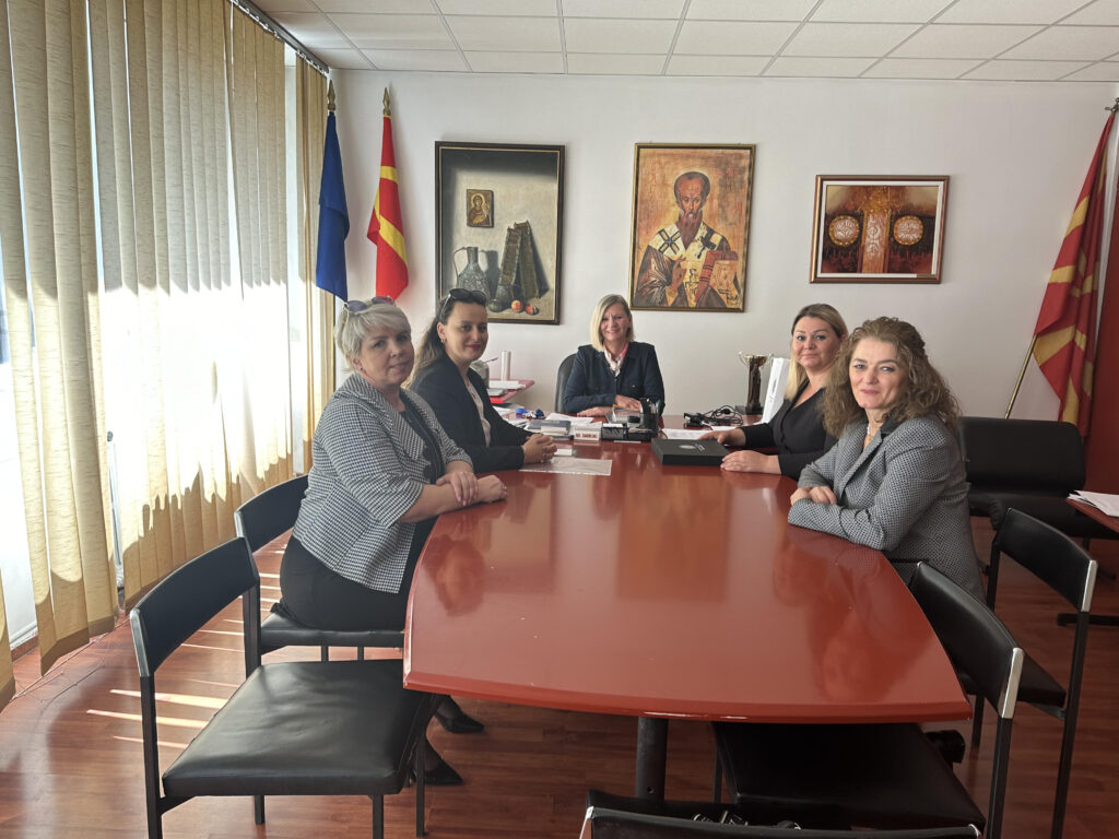 Stafi akademik dhe administrativ i UHZ gjatë vizitës në Universitetin Shën Klementi në Ohër