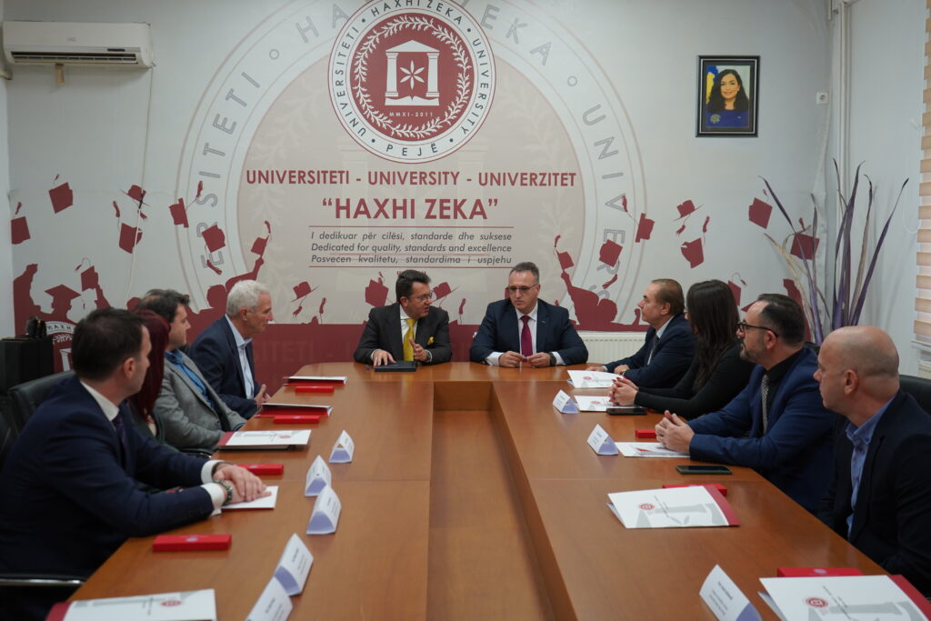 Universiteti Haxhi Zeka shënon Ditën e Alfabetit Shqip me drejtues të universiteteve nga rajoni
