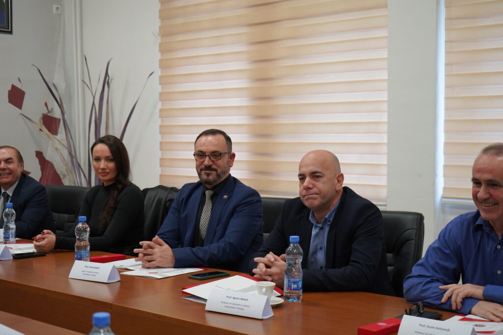 Paneli i diskutimit për arsimin artistik në Ditën e Alfabetit Shqip, Universiteti Haxhi Zeka