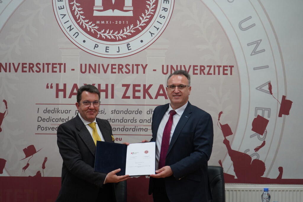 Nënshkrimi i marrëveshjes mes UHZ dhe Universitetit të Arteve të Tiranës për Ditën e Alfabetit Shqip