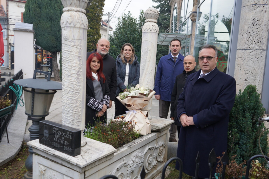 Përfaqësues të Universitetit Haxhi Zeka
