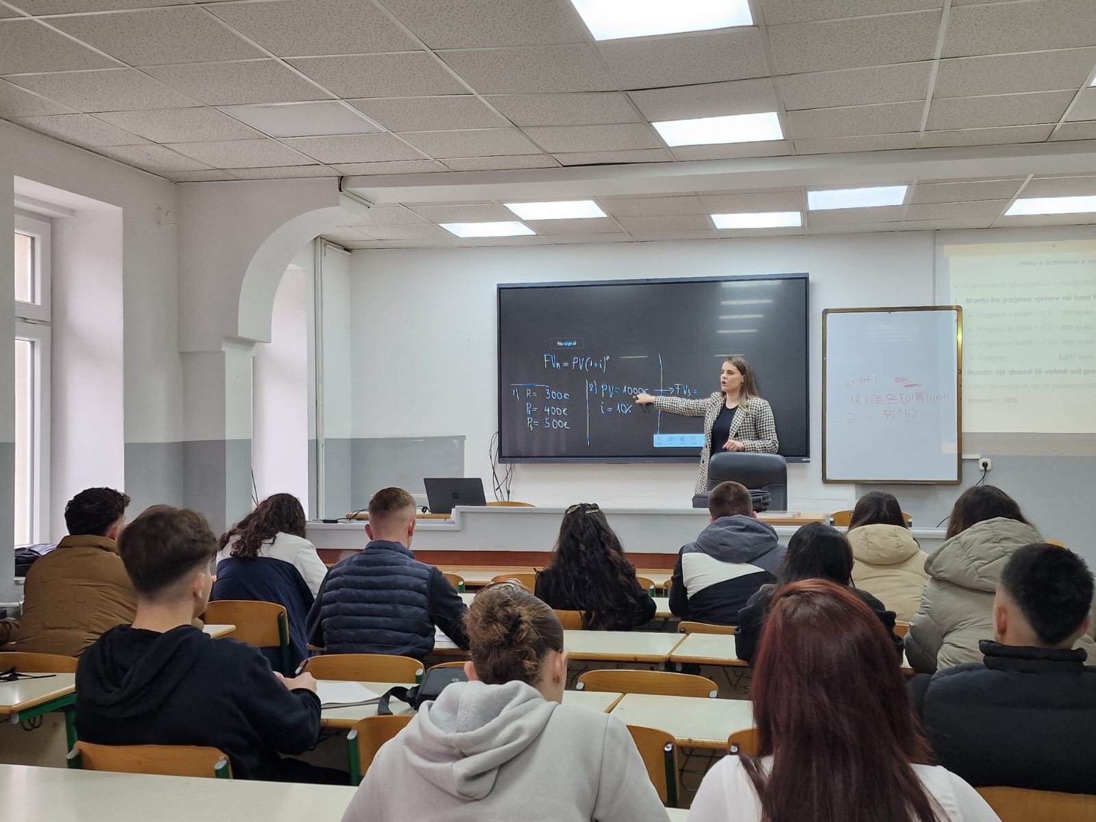 Tabela digjitale në Universitetin Haxhi Zeka"