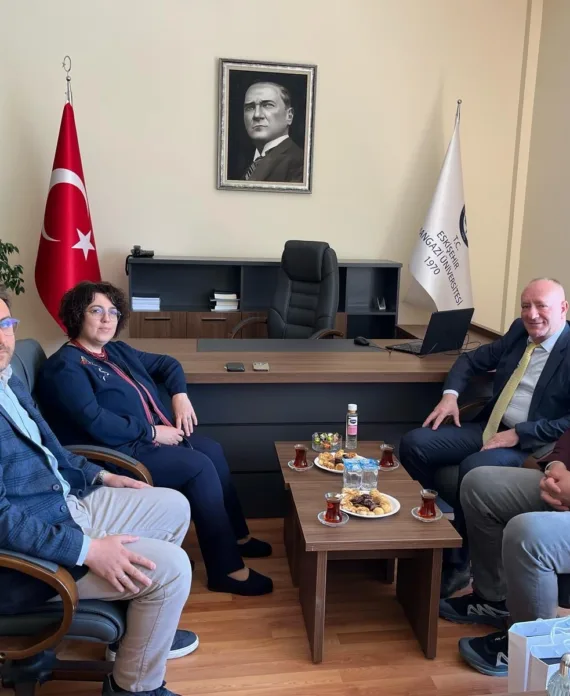 Delegacioni i Universitetit “Haxhi Zeka” gjatë vizitës në Universitetin Osmangazi, Turqi, prill 2025