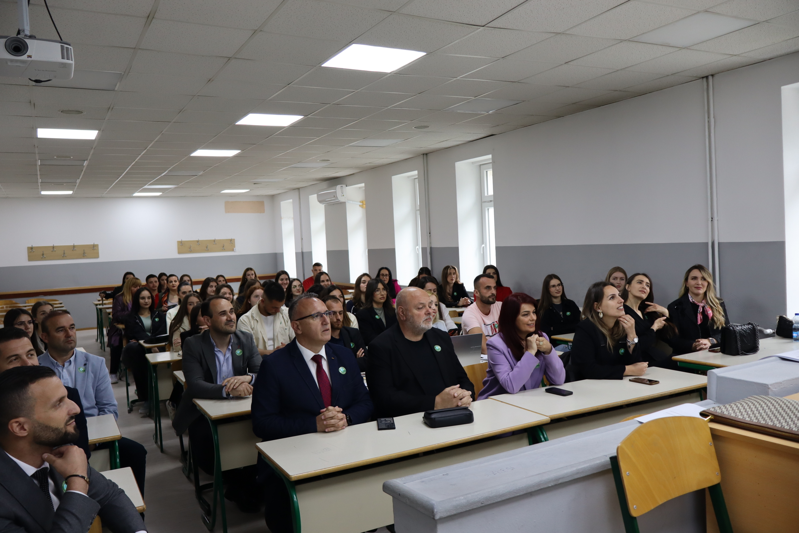 Studentët prezantojnë ide për biznese të gjelbra në UHZ, Pejë – Gara për Ide të Gjelbra