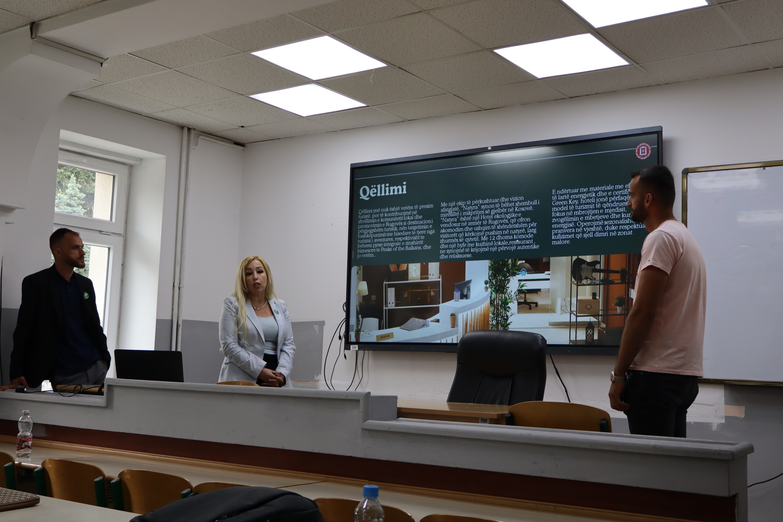 Studentët prezantojnë ide për biznese të gjelbra në UHZ, Pejë – Gara për Ide të Gjelbra