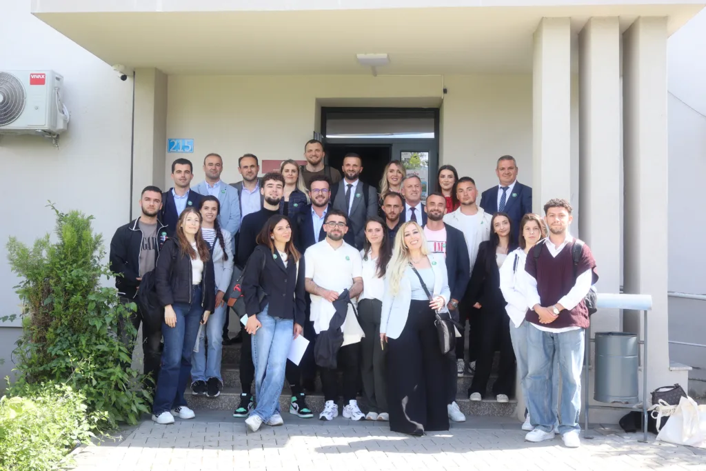 Studentët prezantojnë ide për biznese të gjelbra në UHZ, Pejë – Gara për Ide të Gjelbra