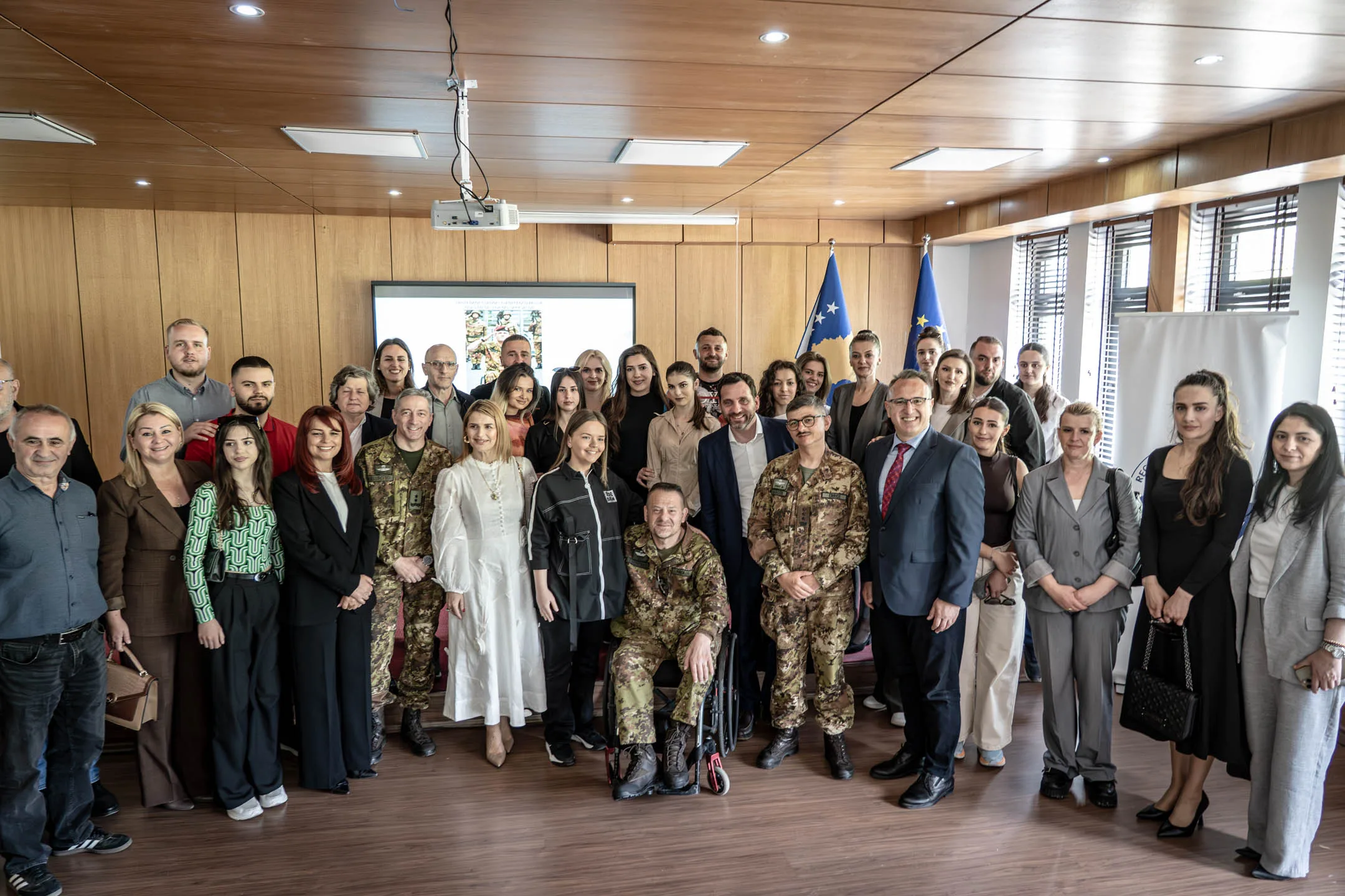 Nënkolonel Gianfranco Paglia gjatë seminarit në Universitetin Haxhi Zeka, maj 2025