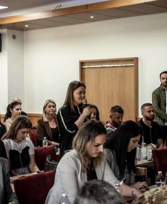 Nënkolonel Gianfranco Paglia gjatë seminarit në Universitetin Haxhi Zeka, maj 2025