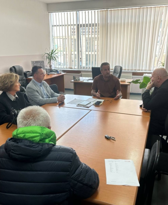 Përfaqësuesit e UHZ gjatë vizitës në SHMT “Rifat Gjota” në Pejë