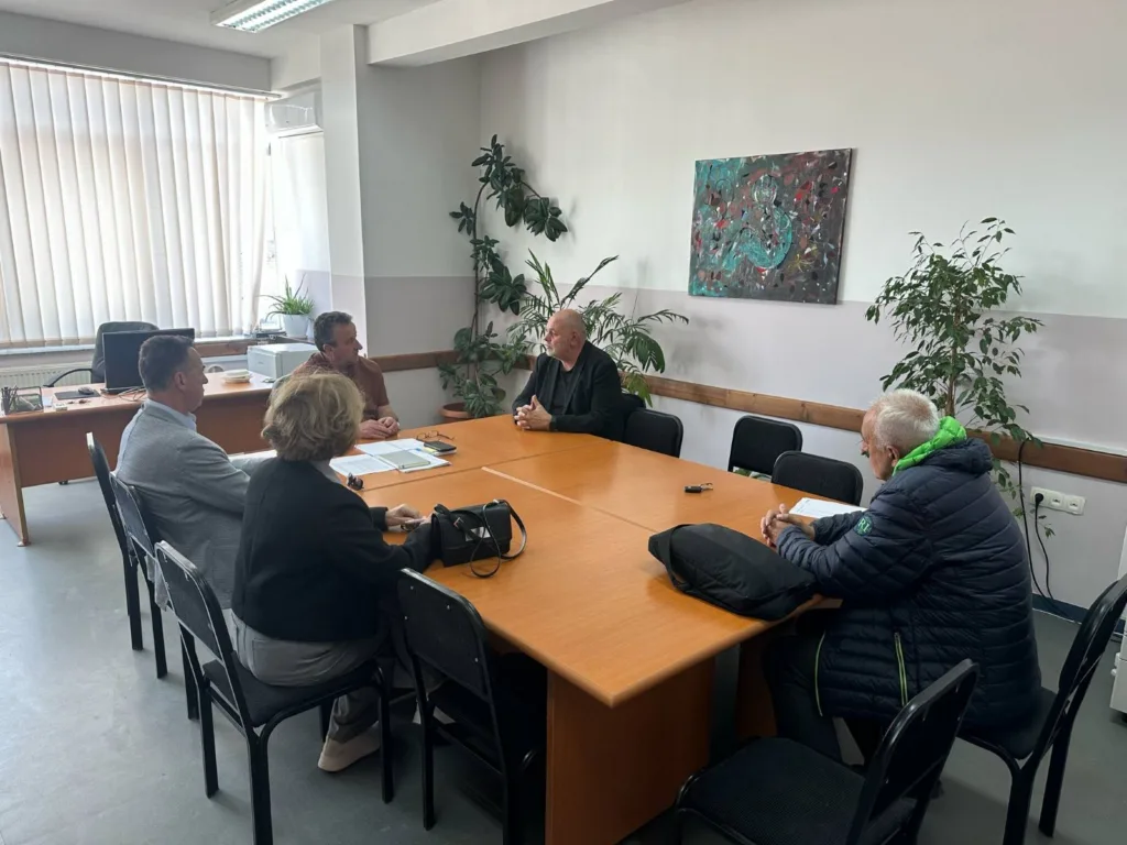 Përfaqësuesit e UHZ gjatë vizitës në SHMT “Rifat Gjota” në Pejë