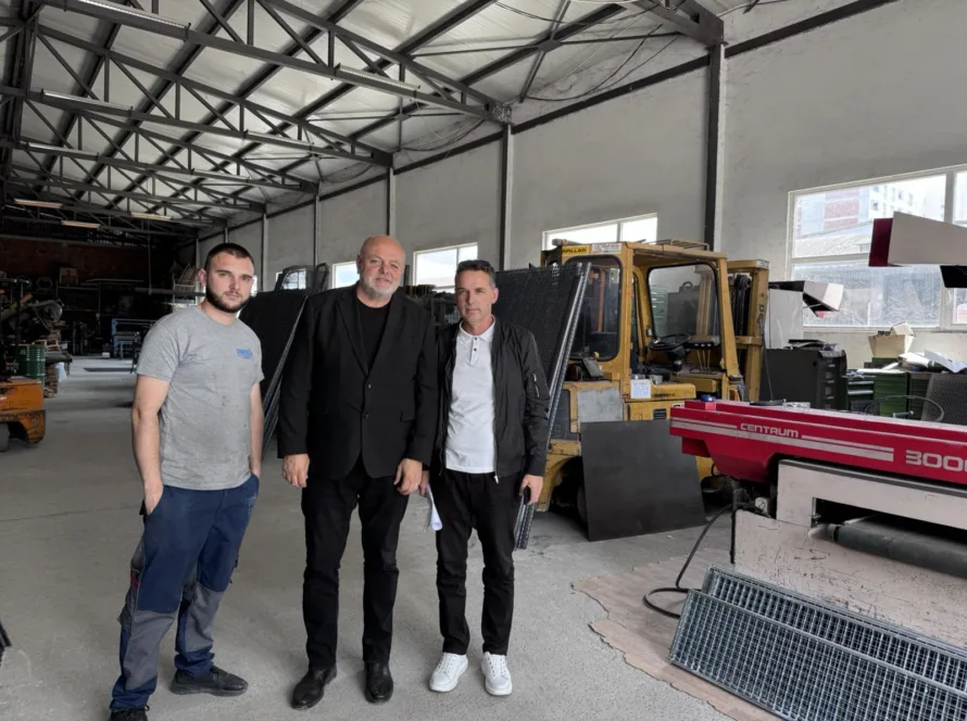 Profesorët e UHZ gjatë vizitës në kompaninë Sumaj Metal në Pejë – Maj 2025