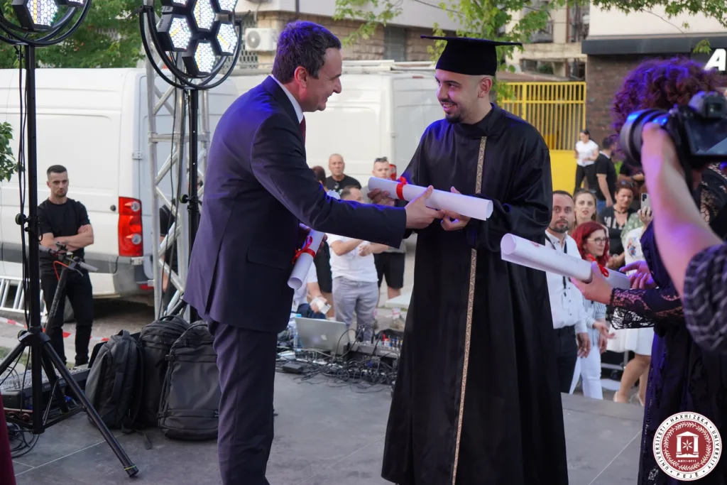 Studentët e Universitetit Haxhi Zeka gjatë diplomimit 2025
