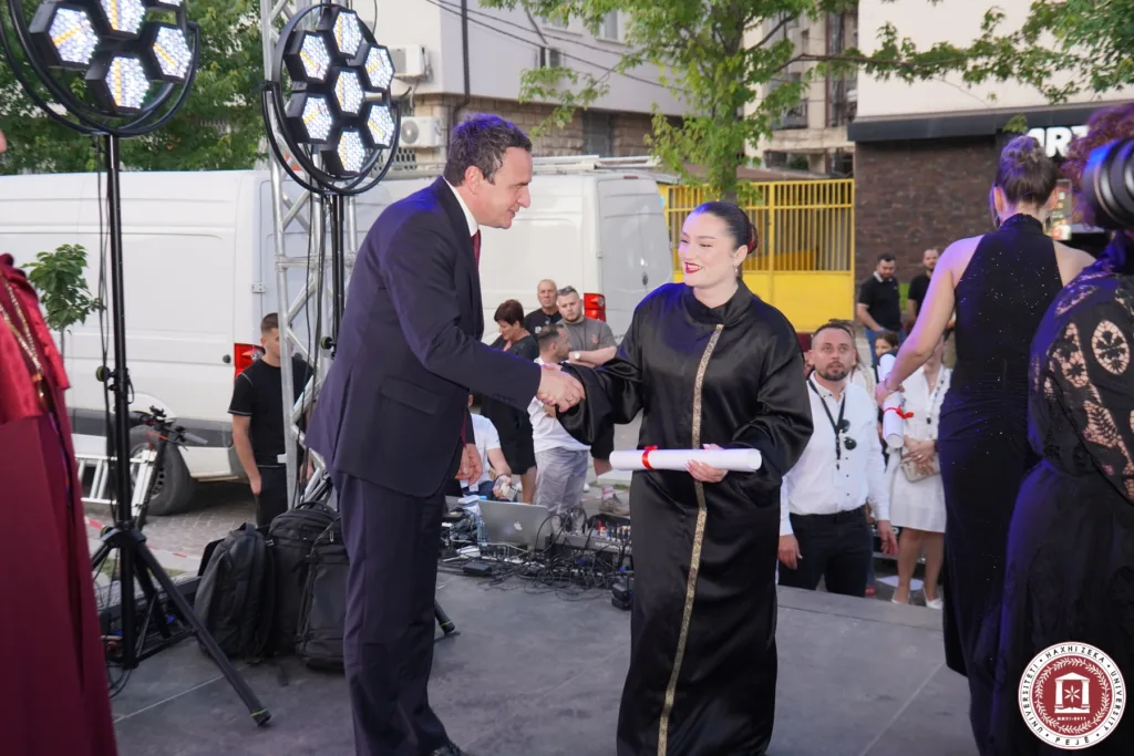 Studentët e Universitetit Haxhi Zeka gjatë diplomimit 2025