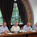 UNIVERSITETI “HAXHI ZEKA” AVANCON PROCESIN E HARTIMIT TE STATUTIT TË RI