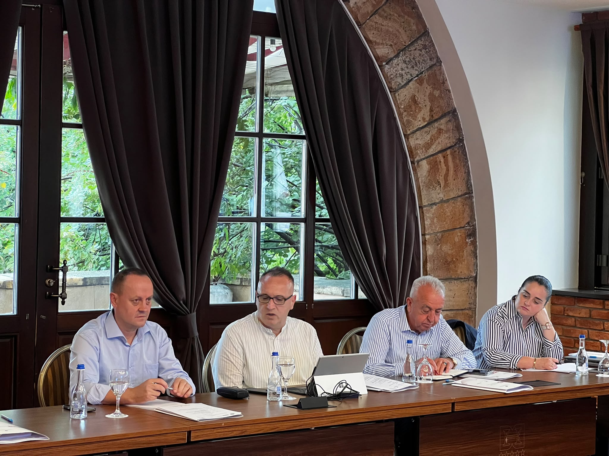 UNIVERSITETI “HAXHI ZEKA” AVANCON PROCESIN E HARTIMIT TE STATUTIT TË RI
