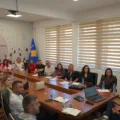 NGA VIZIONI NË VEPRIM: UHZ PREZANTON PLANIN E VEPRIMIT PËR HARTIMIN E DOKUMENTEVE STRATEGJIKE TË KOMUNAVE TË DUKAGJINIT DHE MË GJERË